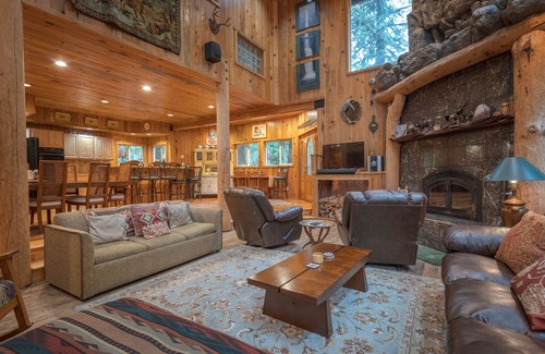Rhododendron Cabin | Stay before 9/28 get the 3RD night FREE!Hot tub, fireplace