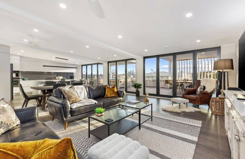 Devonport Apartment | Stay Devonport - 3 Bedroom Penthouse