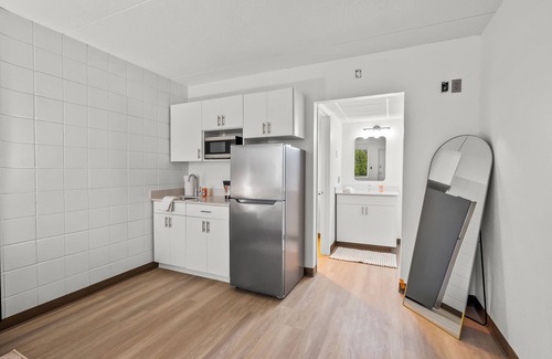Cedar Falls Apartment | Stay Downtown, Free Gated Parking, Renovated Studio! 523