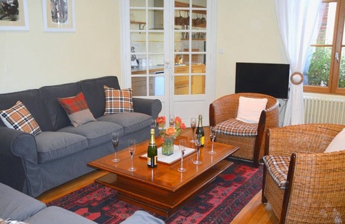 Aubigny-sur-Nere Cottage | Stay in a historic Scottish home with a games room, 19th-century family residence
