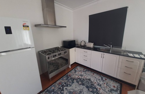 Ballajura House | Stay in Comfort: Modern Home with Complimentary Breakfast Welcome Pack