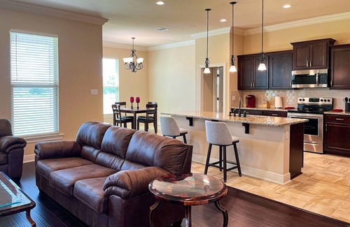 Lake Charles House | Stay in luxury and comfort during your next work contract or vacation at the Bellview Bungalow.