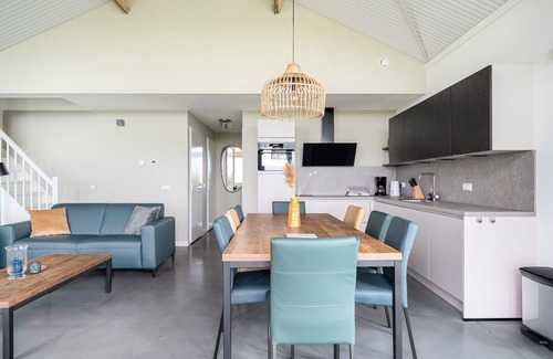 Akkrum House | Stay in our semi-detached Anker 8 Wellness bungalow with a sauna, an outdoor spa, and a sunshower.