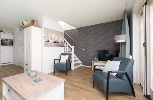 Akkrum House | Stay in our spacious Sneekermeer 4 home with private jetty.