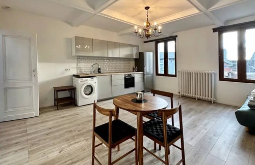 South Antwerp Condo | Stay in Photographers' Gallery