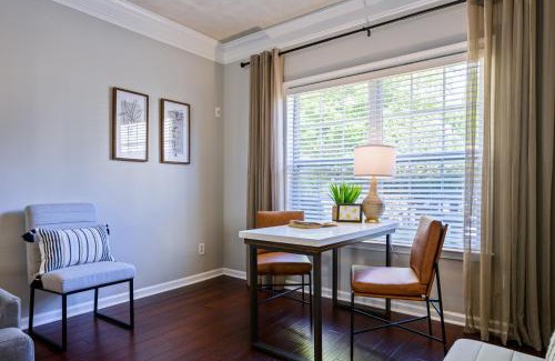 Woodstock House | Stay In This Chic Townhome Near Olde Rope Mill