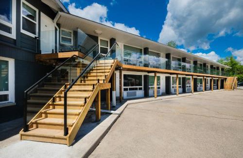 Gravenhurst Hotel | Stay Inn Muskoka