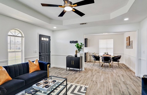 Pearl House | Stay Local - Gameroom near Amphitheater and Baseball