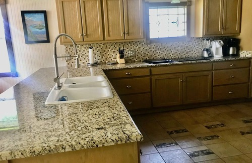 McQueeney House | Stay on Lake Mcqueeney for The Bandit Golf Getaway or New Braunfels Tubing!