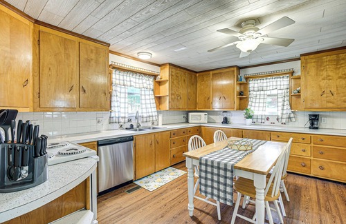 Davisville House | Stay & Play: West Virginia Country Home!