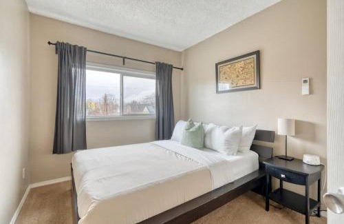 King Apartment | Stay Portland - Charming 2BR in the Heart of NE Portland