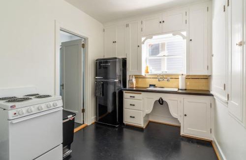 Hosford-Abernethy Apartment | Stay Portland - Ladd's Addition Bohemian Paradise - 95 WalkScore