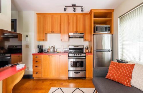 Belmont House | Stay Portland - Quirky Micro Apt - Foodies, Artists, Coffee Lovers