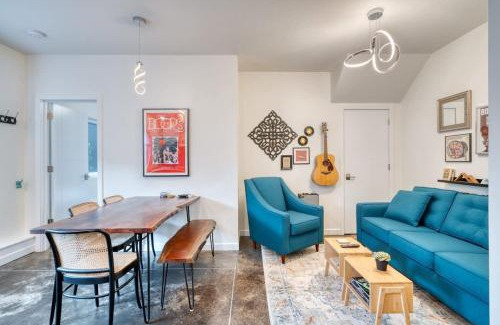 Hosford-Abernethy Apartment | Stay Portland - The Division Street Funk Flat - 94 WalkScore