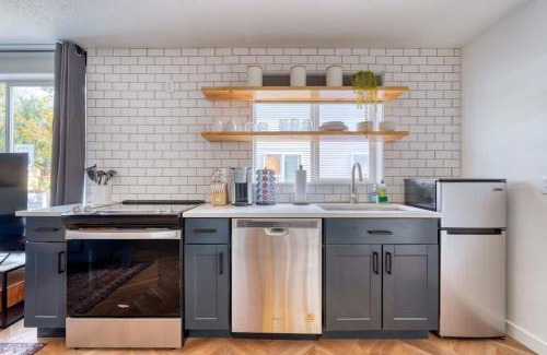 Woodstock Apartment | Stay Portland - The Perfect Flat - Vintage Shops & Reed College