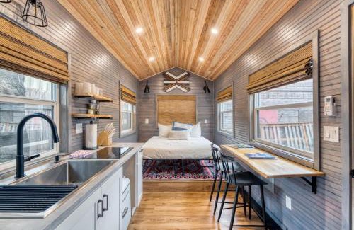 Hosford-Abernethy House | Stay Portland - Tiny Aztec - Walk to Local Shops & Restaurants