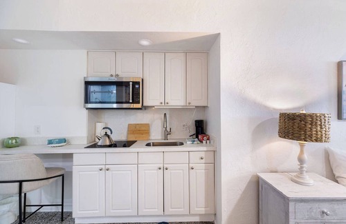 Jog Road Bed & Breakfast | Stay Right on the Beach!