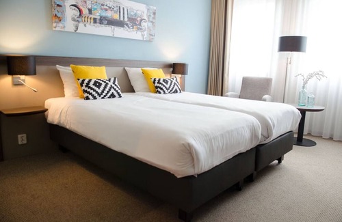 Weert Hotel | Stay Where Cozy Meets Convenient — Dine, Rest & Explore!