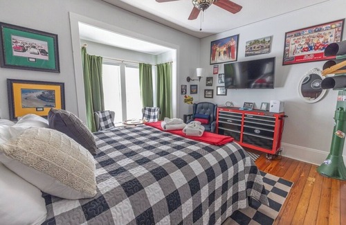 Hodgmans Daytona Bed & Breakfast | "Stay Where History Meets Hospitality – B&B in Heart of Historic Daytona"