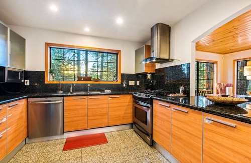 Truckee House | StayatShala: The ultimate work, play & relax home.
