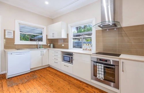 Mount Colah House | StayAU 4BRM Charming Modern Home in Mt Colah