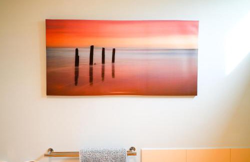 Pakenham House | StayAU Pakenham Townhouse with Lakeview