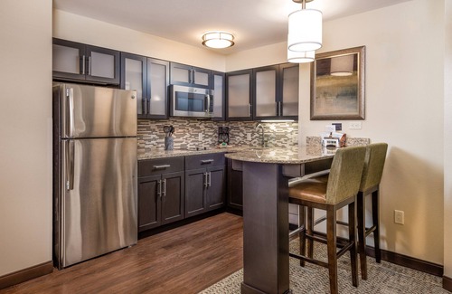 Altoona Hotel | Staybridge Suites Eau Claire - Altoona by IHG