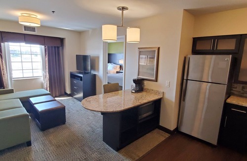 Altoona Hotel | Staybridge Suites Eau Claire - Altoona by IHG