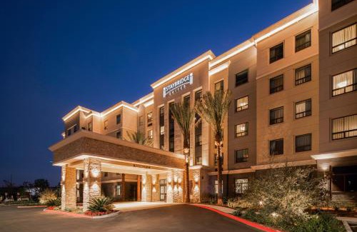 Irvine Business Complex Hotel | Staybridge Suites Irvine - John Wayne Airport by IHG