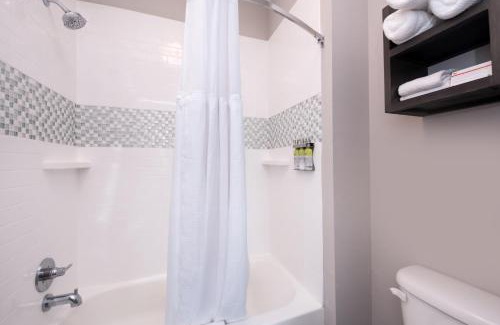 Lake Charles Hotel | Staybridge Suites - Lake Charles by IHG