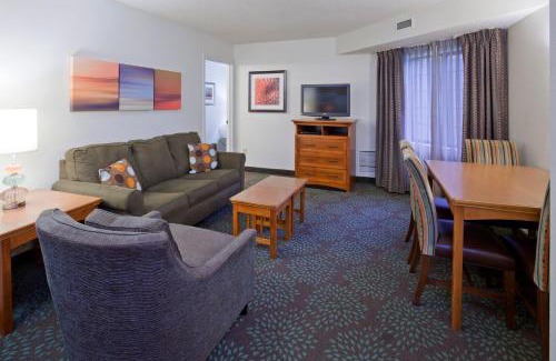 Maple Grove Hotel | Staybridge Suites Minneapolis-Maple Grove by IHG