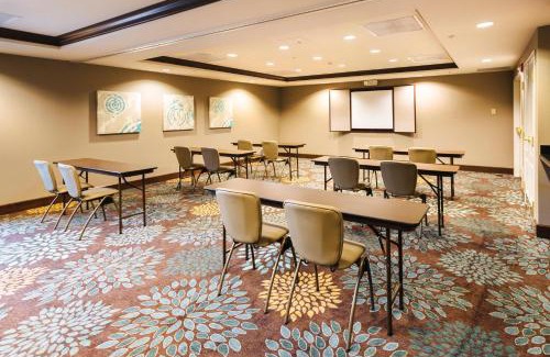 Maumee Hotel | Staybridge Suites Toledo/Maumee by IHG