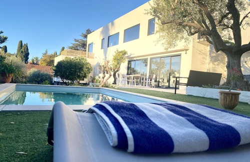 Cagnes-sur-Mer Apartment | Stayngolf - Golf Training Guest House Loft Avec Simulateur Golf Chez le Moniteur