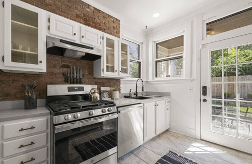 East Walnut HIlls Apartment | StaySalutaris | Cincinnati