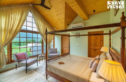 Chamba Villa | StayVista at The Oakridge Lavish 4 BHK villa in Dharamshala with Jacuzzi