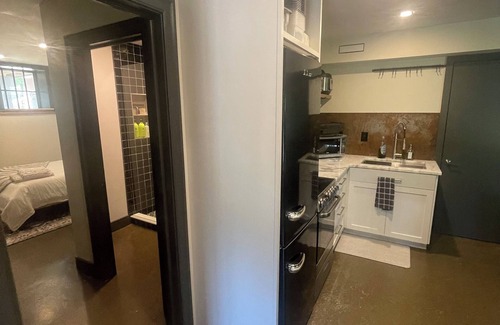 Branford Apartment | StedleyCreek! One bed-room apartment in the Stoney Creek area of Branford, CT.