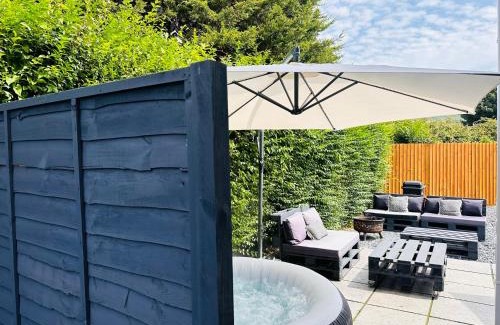 Port Talbot House | Steel Town Lodge - Comfy Home in Port Talbot with Hot Tub & Dart Board