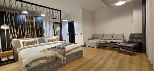 Valea Doftanei House | SteLar Lake View 2025