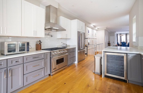 Lanier Heights House | Stellar Mount Pleasant 3BR w/W/D, nr Metro Station & Zoo, by Blueground