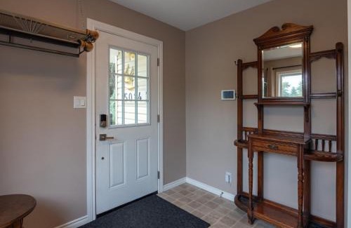 Okanagan-Similkameen House | Steller Jay Hollow