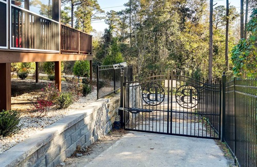 Rosewood Cottage | Step-free Home w/Fire Pit - 3 Miles to Usc!