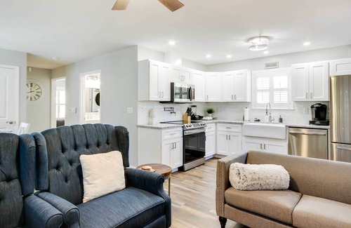 Rosewood House | Step-Free Home w/Fire Pit - 3 Miles to USC!