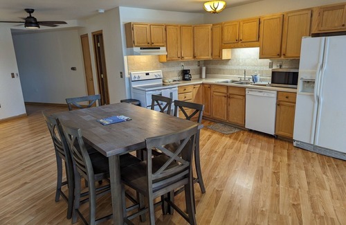 Delta Hotel | Step into a welcoming embrace of comfort and scenic tranquility as you explore this inviting 2-bedroom hotel apartment along the Gunnison River in Delta, CO.