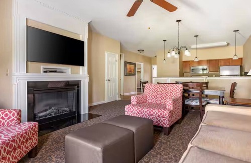 Berkeley Resort | Step into Colonial Charm at The Historic Powhatan Resort in Williamsburg - 2 Bd.