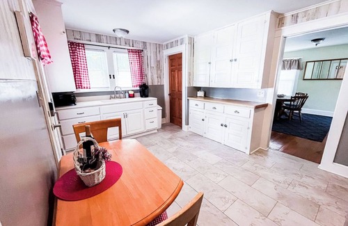 Endicott House | Steps from En-Joie Golf - 3BR Bungalow, Pet-Friendly w/AC & WiFi