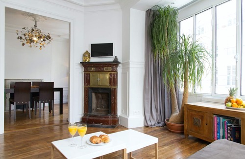 Quartier de la Place-Vendome Apartment | Steps from Le Louvre and Tuileries - Stylish 1BR on Rue St. Honore