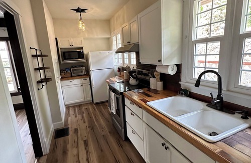 Pendleton House | Steps from Main Street and 10-15 minute walk to the roundup grounds.