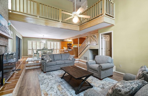 East Beach House | Steps from the beach Luxurious Beach house with Pool 5B4B Sleeps15