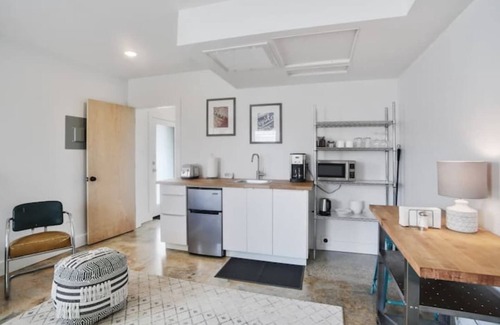Black Pearl House | Steps to Audubon Park | Quiet+Modern | Black Pearl