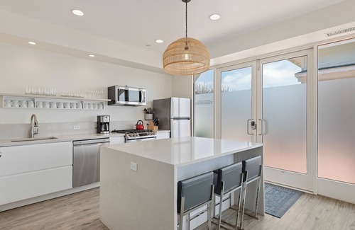 Summerland House | Steps to Beach and Town! Ocean Views! Space for 7!